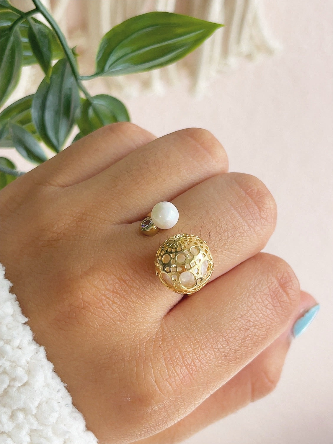 Classy Pearl Egg Ring